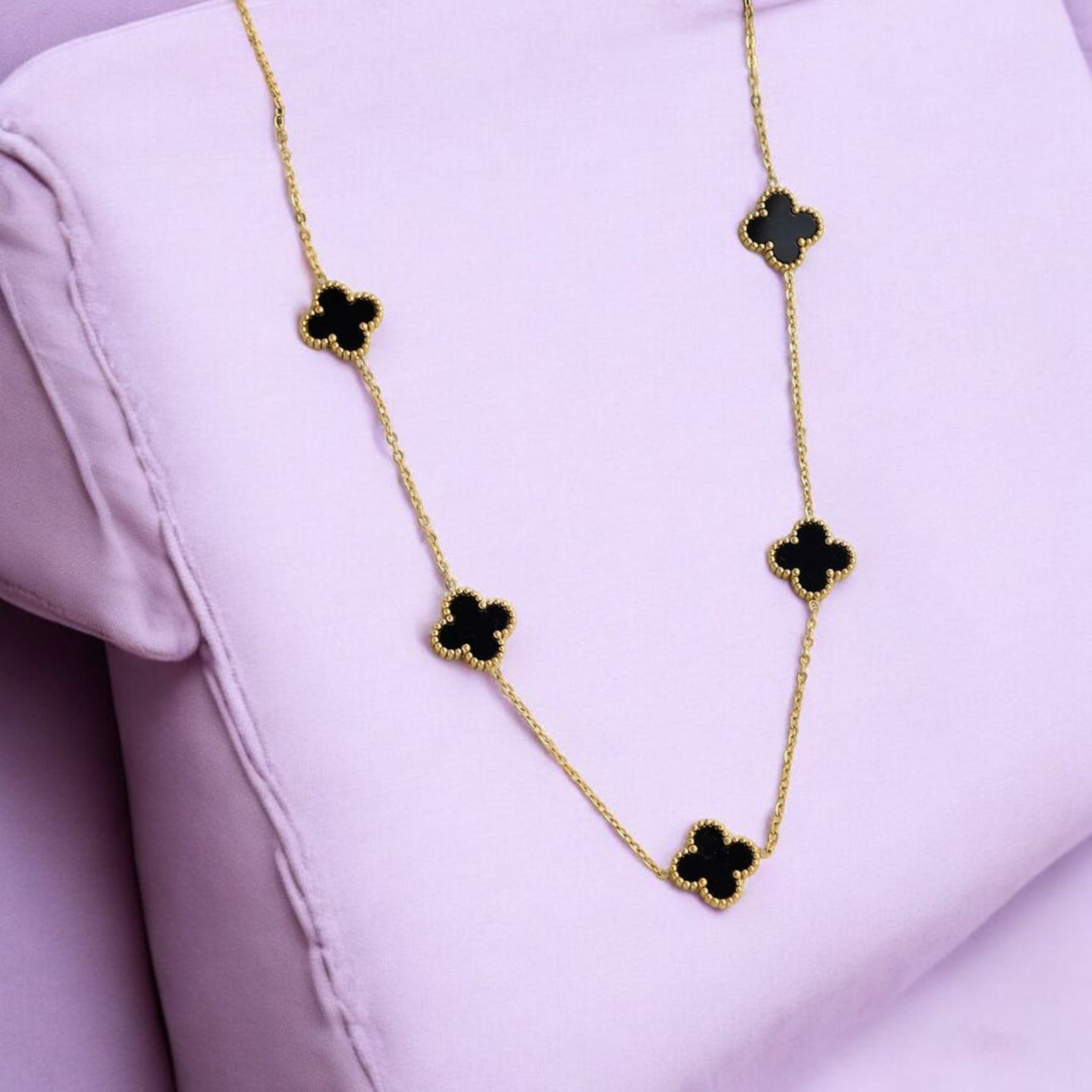 Elegant Black Clover Necklace – Gold-Plated Charm Chain