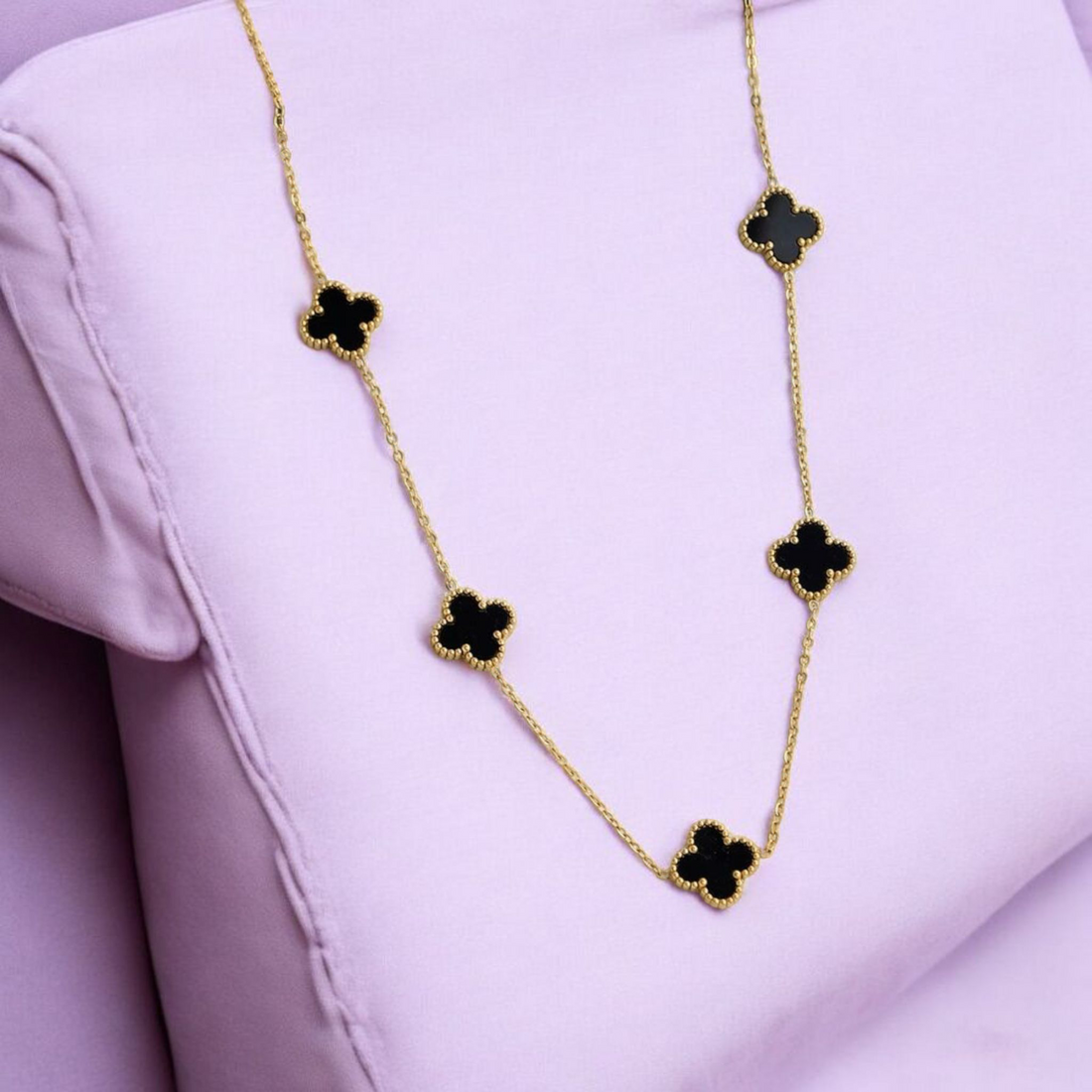 Elegant Black Clover Necklace – Gold-Plated Charm Chain